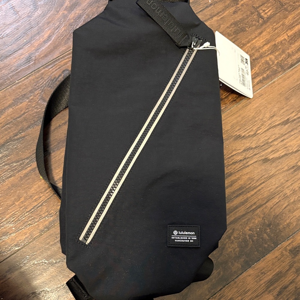 Lululemon athletica Black Belt Bag 9L 
NEW with tags